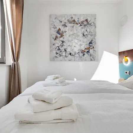 Apartment Tres Fenestras - Free Private Garage Parking