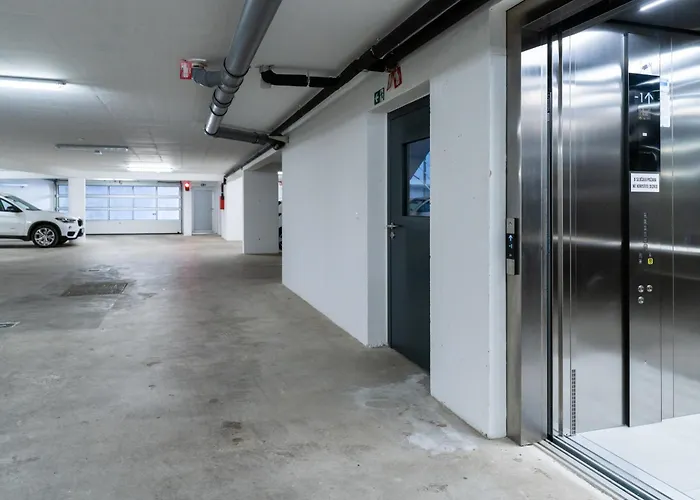 Tres Fenestras - Free Private Garage Parking