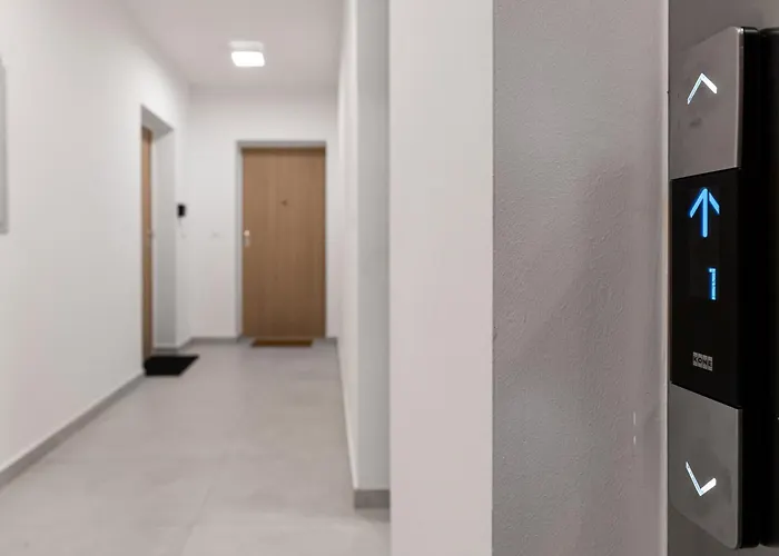 Tres Fenestras - Free Private Garage Parking Appartement *