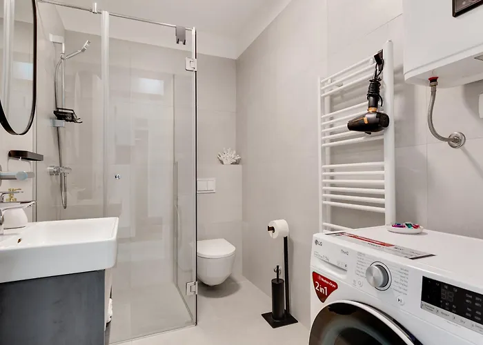 Tres Fenestras - Free Private Garage Parking *